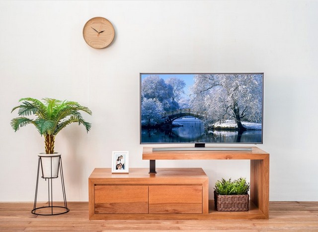 Meja TV Kayu Minimalis dengan Tampilan Modern