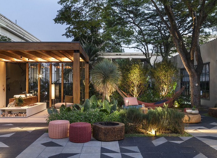 Desain Teras Rumah Minimalis Bernuansa Tropis